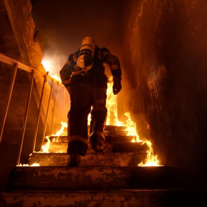 Brenzlige Flucht! Corona-Patient steckt Klinik in Brand - festgenommen