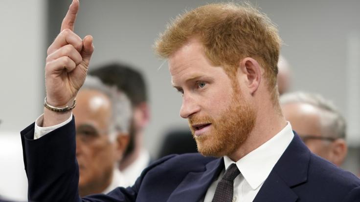 Prinz Harry warnt eindringlich vor Gefahren durch Online-Spiele und Social-Media-Plattformen.