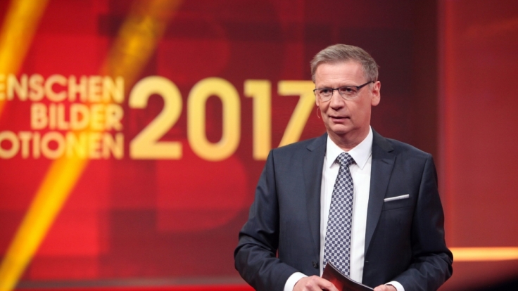 Günther Jauch präsentiert den Jahresrückblick