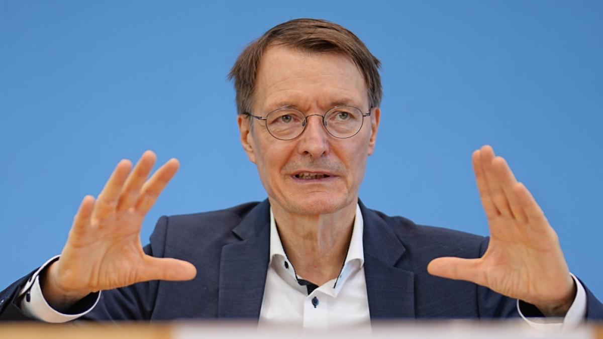 Karl Lauterbach stellte am Freitag bei einer Pressekonferenz das Corona-Schutzkonzept f&uuml;r den Herbst vor. (Foto)
