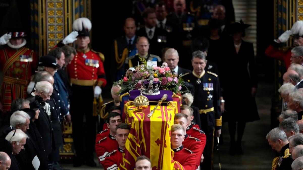 Ist der Sarg der Queen leer? (Foto)