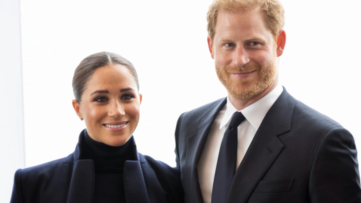 Damit Prinz Harry und Meghan Markle jederzeit im Rampenlicht strahlen k&ouml;nnen, scheuchen die Sussexes einen ganzen Mitarbeiter-Stab umher, der alles makellos vorbereitet. (Foto)