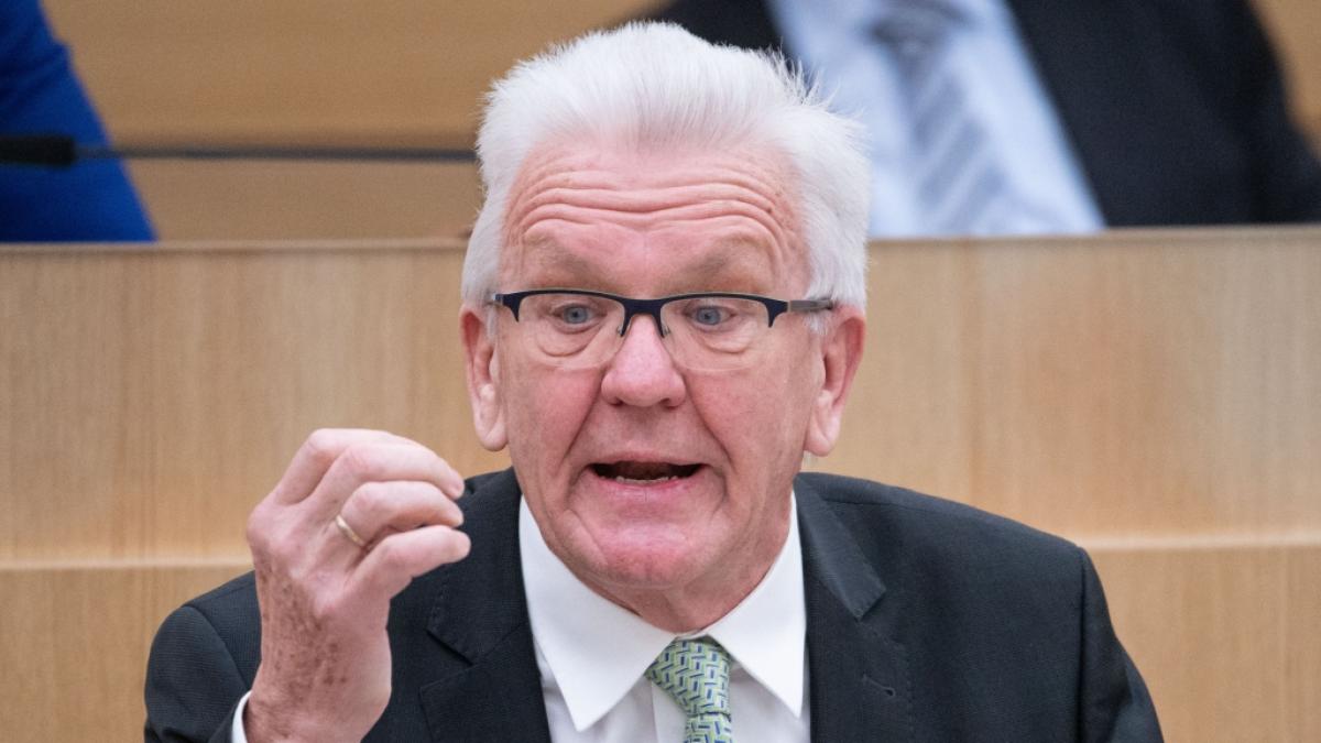 Winfried Kretschmann (B&uuml;ndnis 90/Die Gr&uuml;nen), Ministerpr&auml;sident von Baden-W&uuml;rttemberg, will w&auml;hrend der schweren Zeit f&uuml;r seine Frau da sein. (Foto)