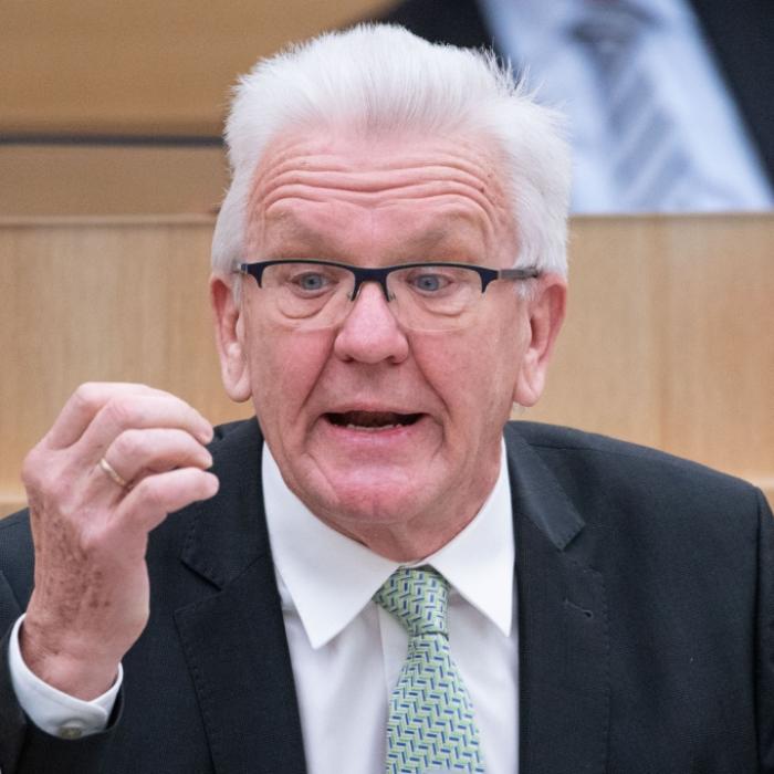 Ehefrau an Brustkrebs erkrankt! Ministerpräsident will für seine Frau da sein