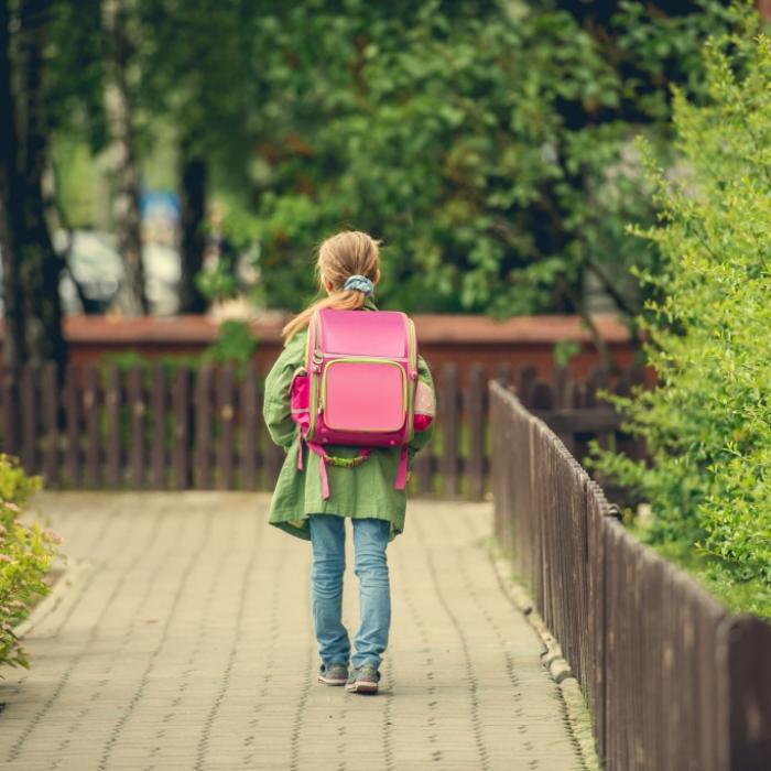 Mädchen (9) auf Schulweg abgefangen und vergewaltigt - Täter auf der Flucht!