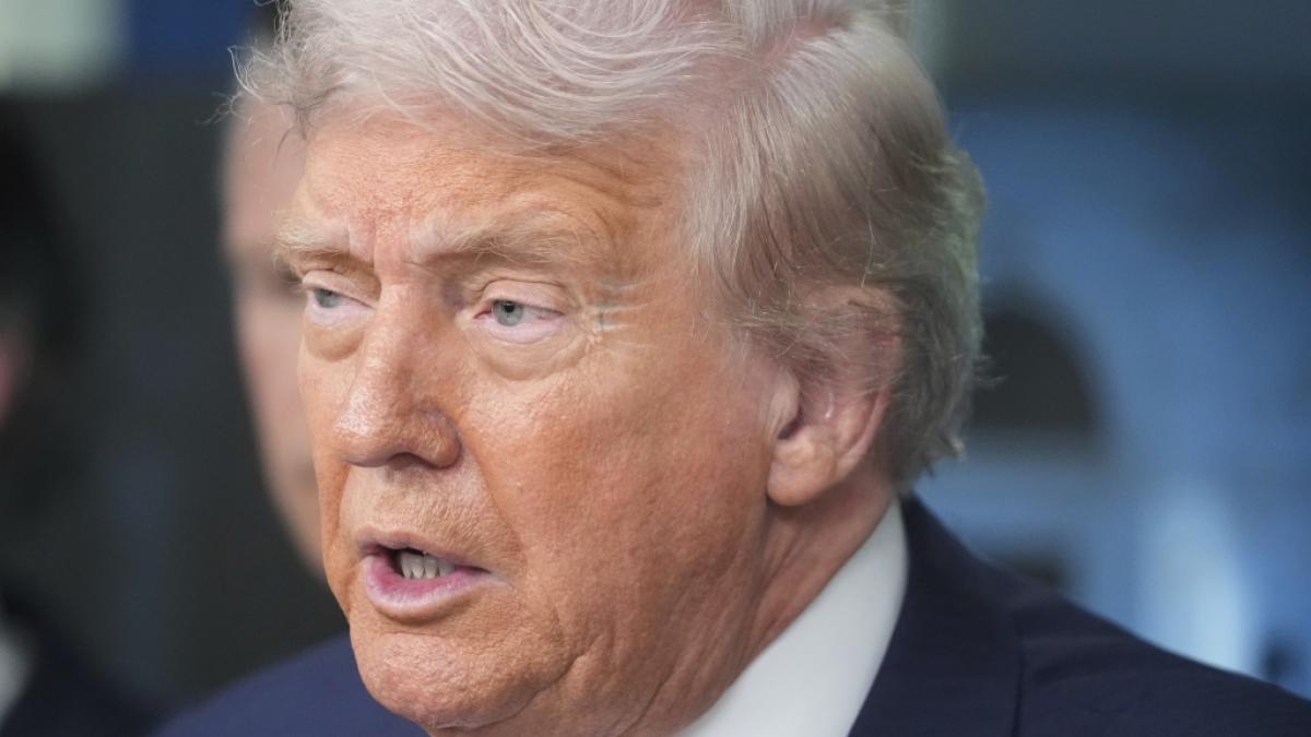 Ist Donald Trump schwer krank? Neue Fotos befeuern die Ger&uuml;chte um seinen Gesundheitszustand. (Foto)