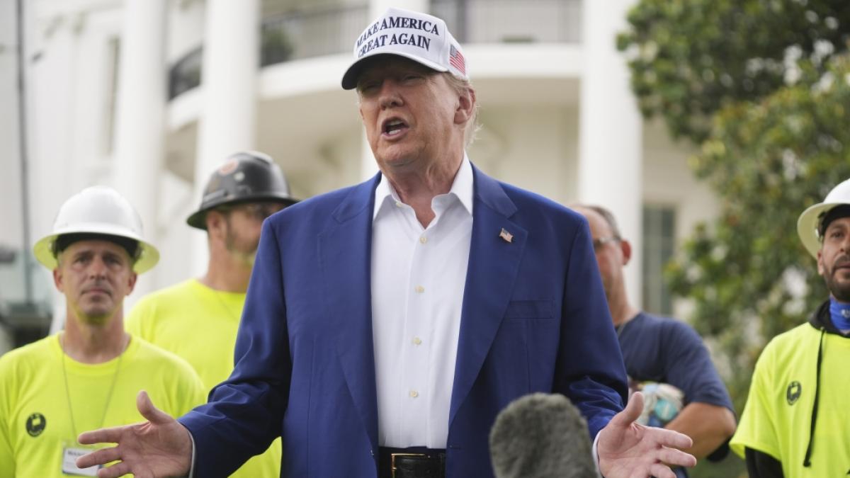 Donald Trump w&auml;hrend des Interviews vor dem Wei&szlig;en Haus. (Foto)