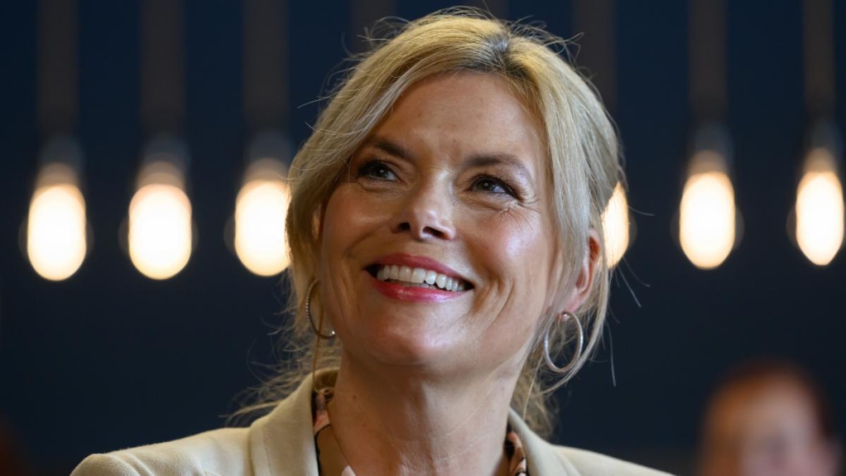 Julia Kl&ouml;ckner (53), Pr&auml;sidentin des Deutschen Bundestages, begeistert gemeinsam mit ihrer Schw&auml;gerin Simone Kl&ouml;ckner im Netz. (Foto)