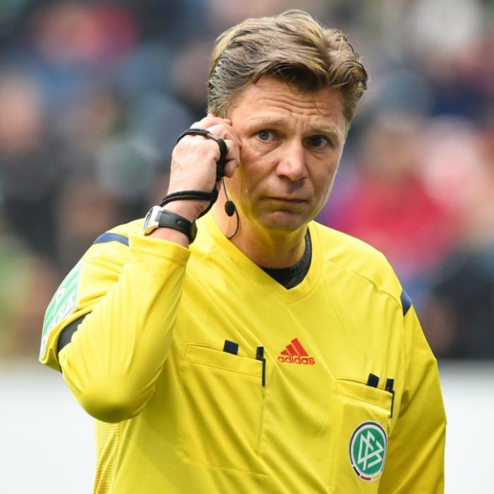 Von der Bundesliga ins Fernsehen - so lebt der ZDF-Schiedsrichterexperte