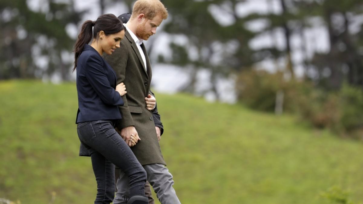 Tiefer k&ouml;nnen Meghan Markle und Prinz Harry nicht fallen: In aktuellen Umfragen stehen der Herzog und die Herzogin von Sussex ganz unten auf der Beliebtheitskala im K&ouml;nigshaus. (Foto)