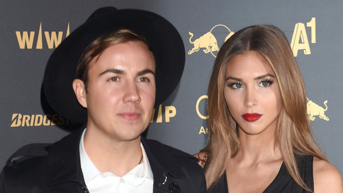 Mario G&ouml;tze mit seiner Verlobten Ann-Kathrin Br&ouml;mmel. (Foto)
