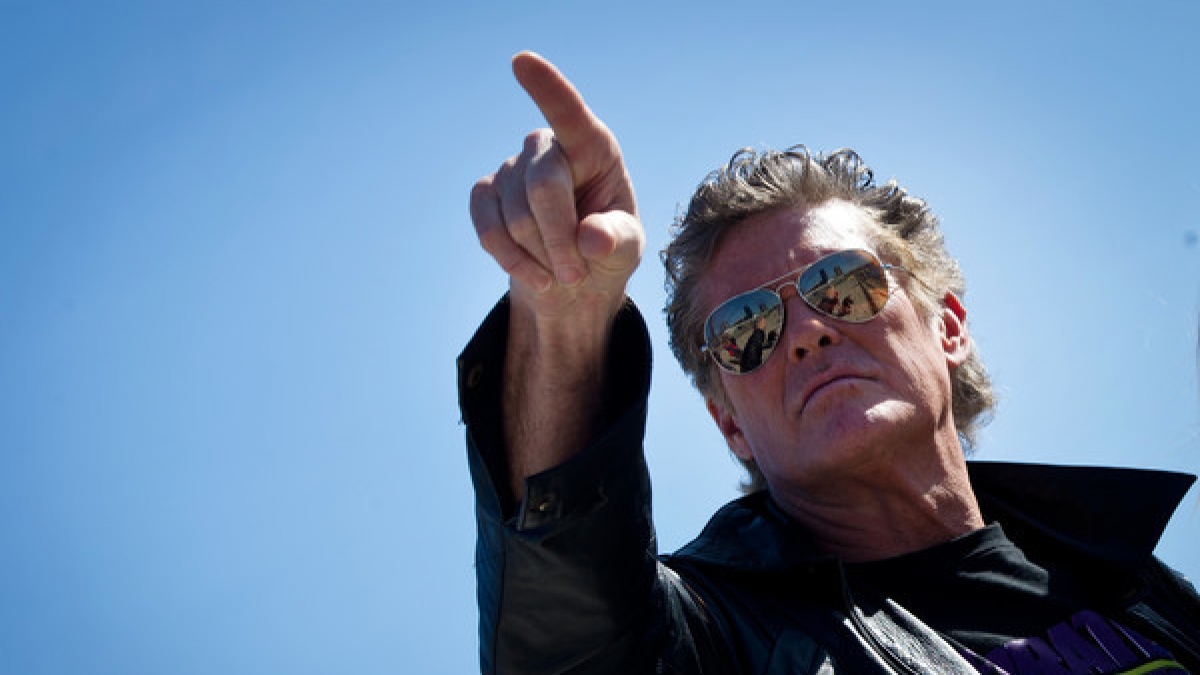 Andreas von der Meden lieh dem US-amerikanischen Schauspieler und S&auml;nger David Hasselhoff, hier am 20. M&auml;rz 2014 in Berlin, seine Stimme im deutschen TV. (Foto)