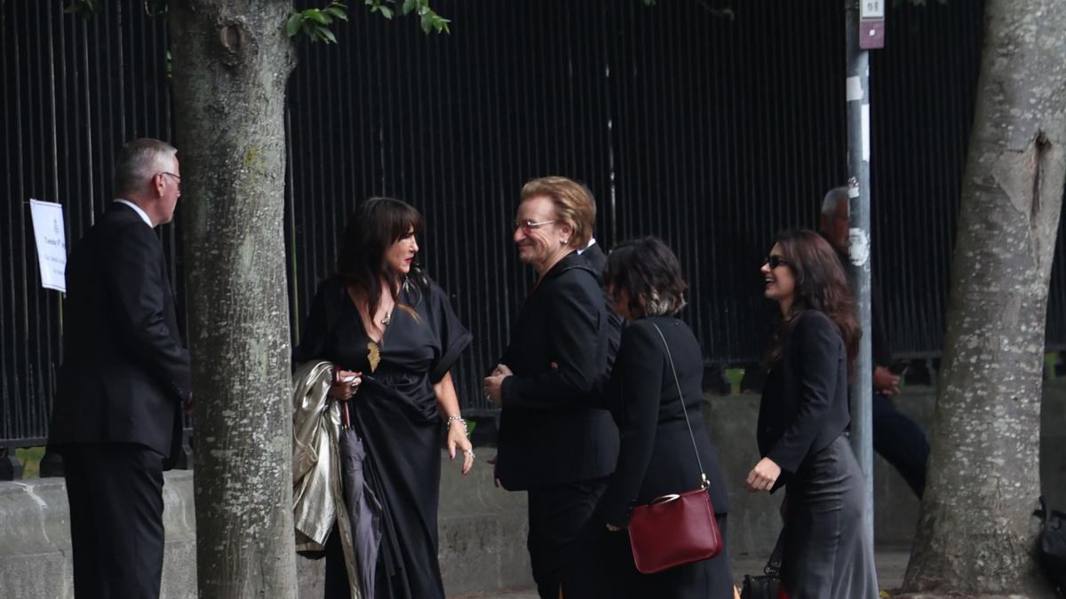 Bono kommt zur Beerdigung von Glen Hansard in die St. Patrick's Cathedral. (Foto)