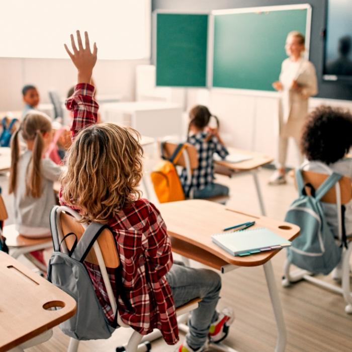 In der Schule angesteckt! Gesundes Kind (10) stirbt an Covid-19