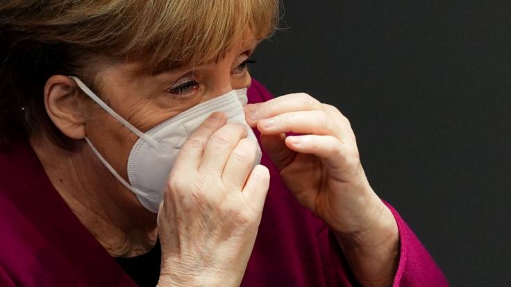 Bundeskanzlerin Angela Merkel könnte früher als geplant zu einer neuen Corona-Krisensitzung von Bund und Ländern laden.