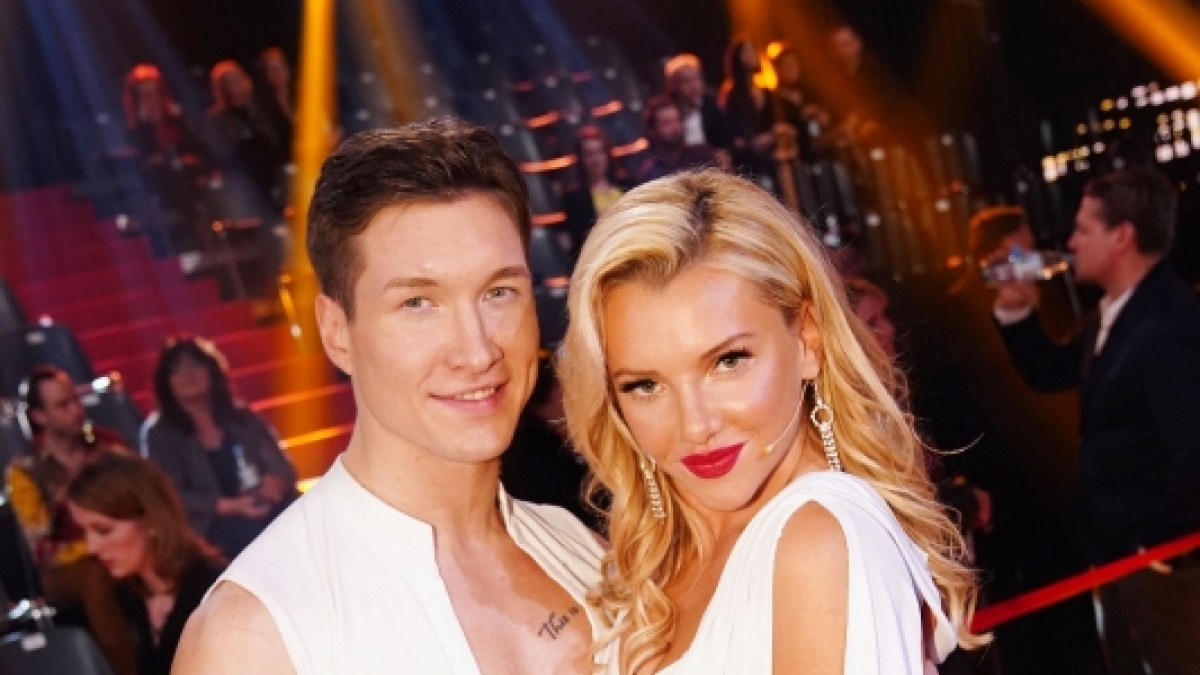 Evelyn Burdecki tanzt mit Evgeny Vinokurov bei "Let's Dance". (Foto)