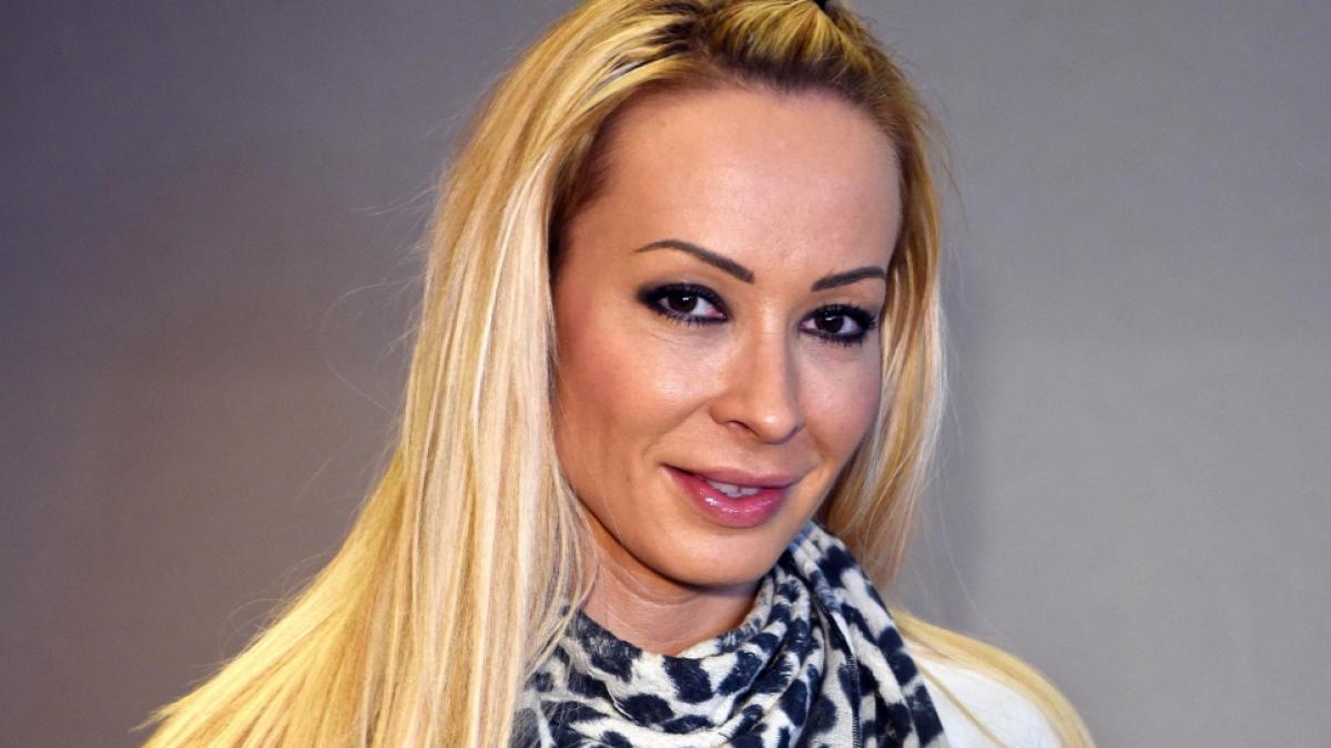 Cora Schumacher scheint die Suche nach ihrem Traummann mit allen Mitteln angehen zu wollen. (Foto)
