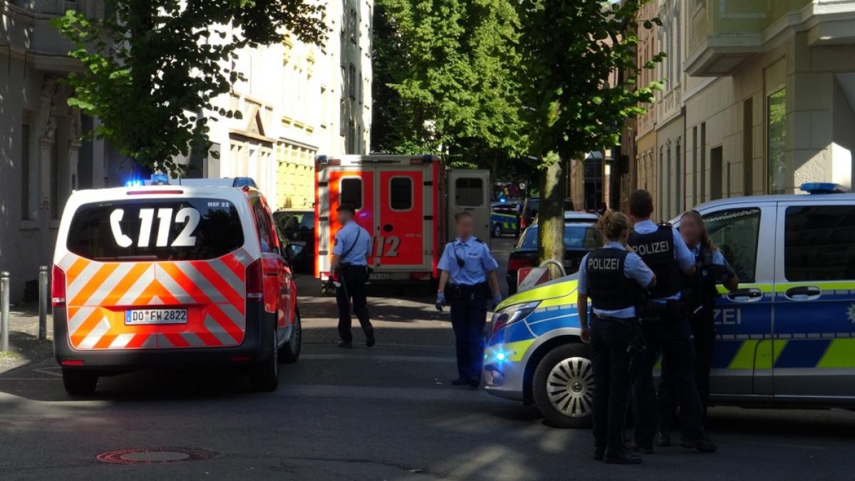 In Dortmund ist ein Polizeieinsatz eskaliert, nachdem die Beamten von einem Jugendlichen mit einem Messer angegriffen wurden. (Foto)