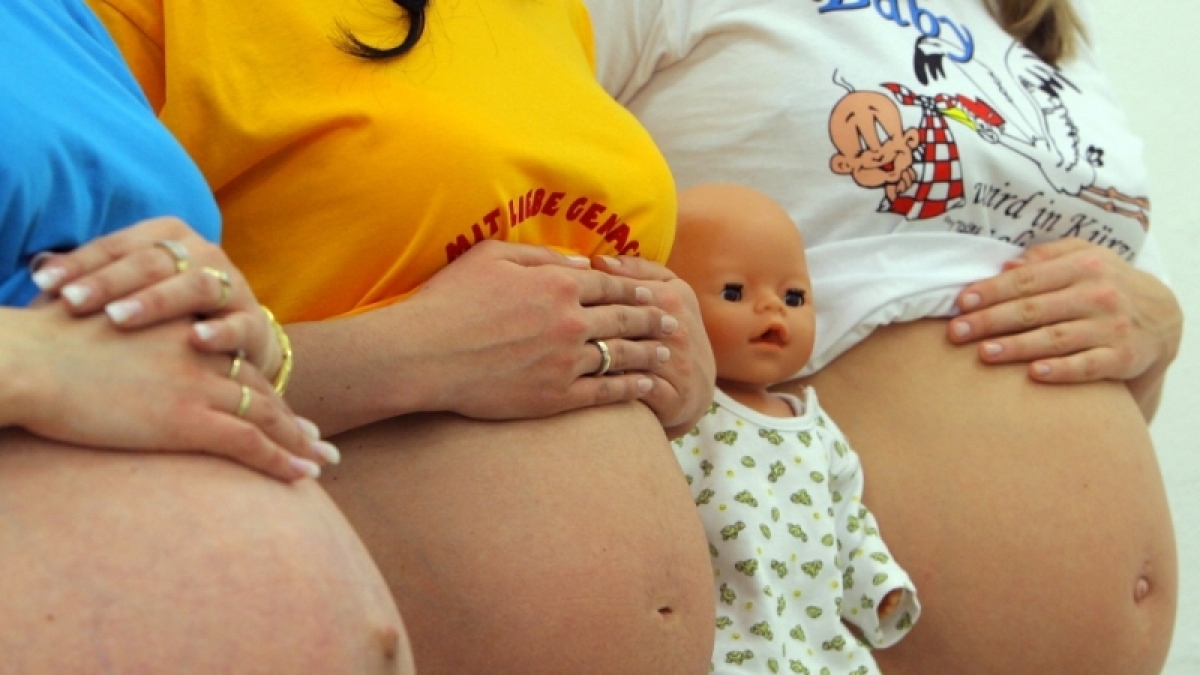 Jede dritte Frau hat Angst, auch nach der Schwangerschaft mit einem dicken Bauch k&auml;mpfen zu m&uuml;ssen. (Foto)