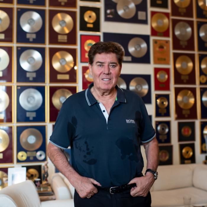 Musik-Mogul liegt auf der Intensivstation