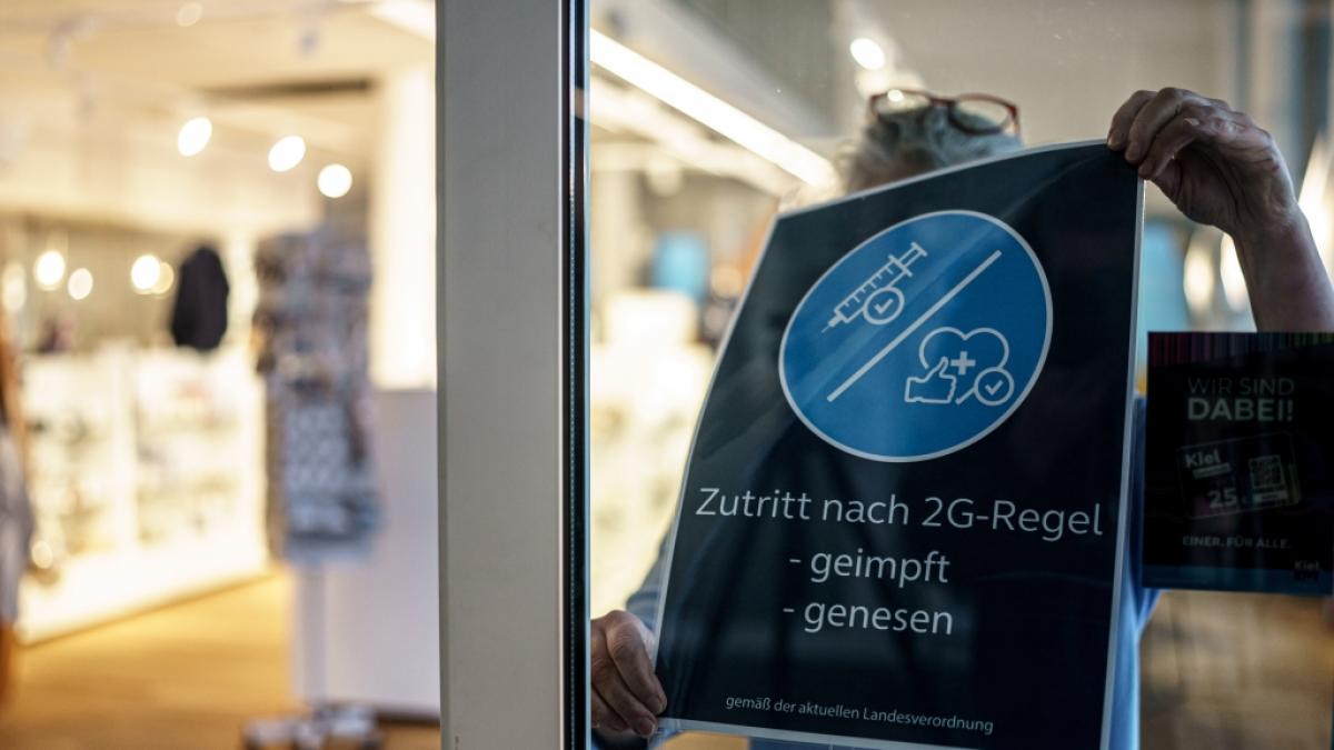 Deutschland macht sich locker: Wann sind Corona-Regeln wie 2G, Maskenpflicht und Co. endlich pass&eacute;? (Foto)