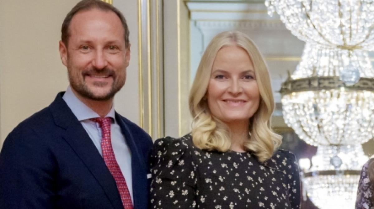 Ein Bild aus gl&uuml;cklicheren Tagen: So wie auf diesem Royals-Foto von Weihnachten 2024 sieht Kronprinzessin Mette-Marit von Norwegen nicht mehr aus. (Foto)