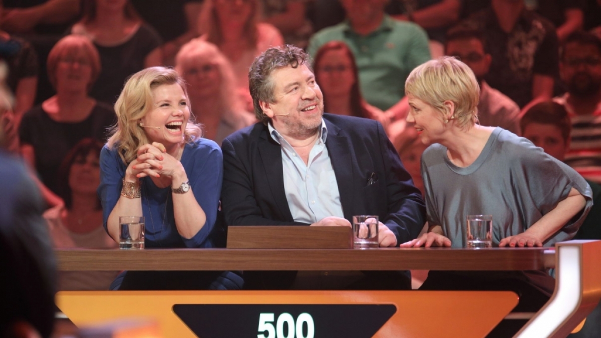 Ein Rateteam von "Da kommst du nie drauf": (v.l.) Annette Frier, Armin Rohde und Cordula Stratmann. (Foto)