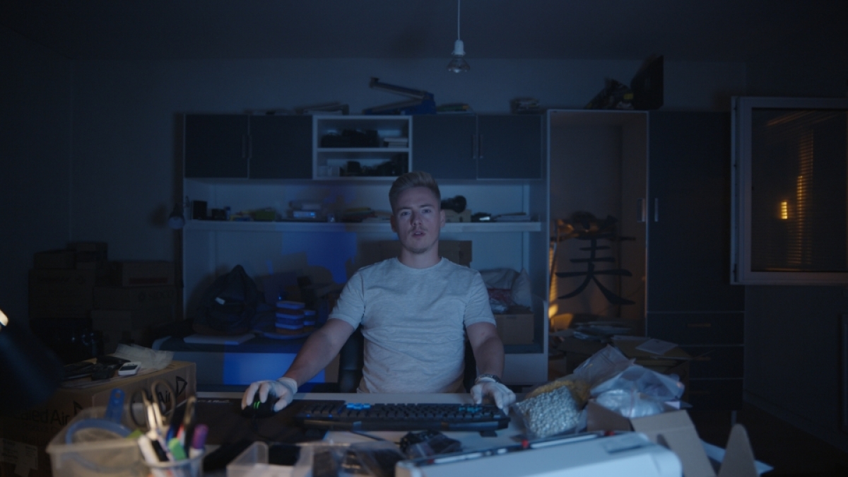 F&uuml;r die Netflix-Doku "Shiny Flakes" kehr Maximilian Schmidt in sein altes Jugendzimmer zur&uuml;ck. (Foto)