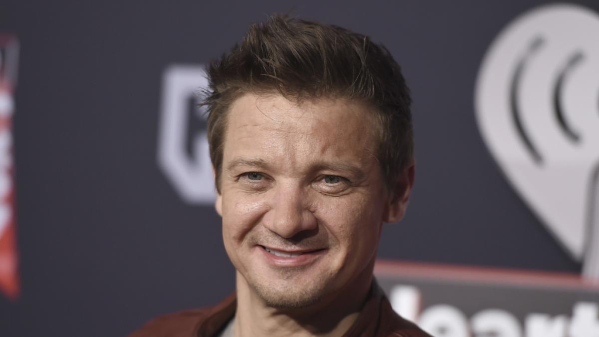 Jeremy Renner meldete sich nach seinem Unfall auf Instagram. (Foto)