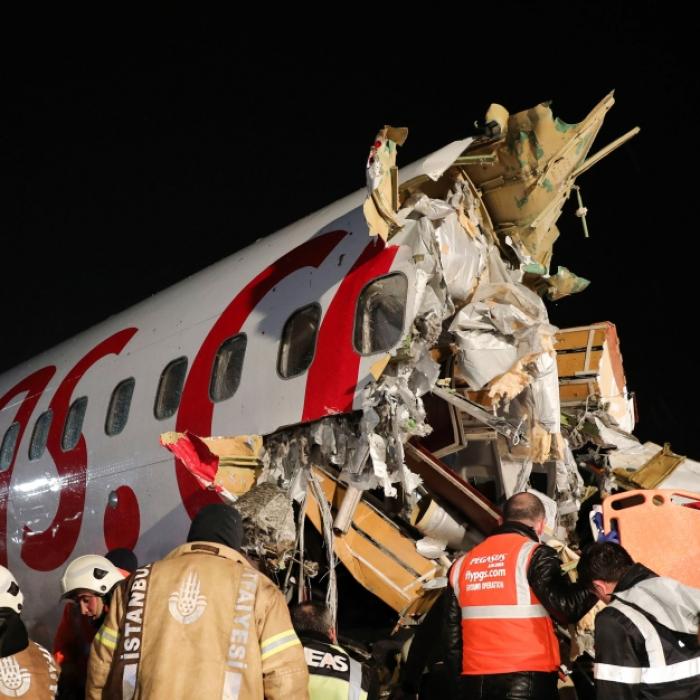 Passagierjet bei Landung zerbrochen - Ermittlungen gegen Piloten