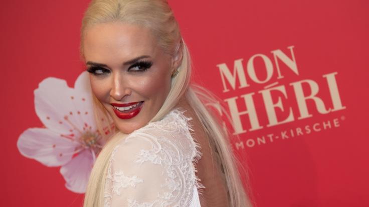 Daniela Katzenberger zeigt ihre Kletterkünste.