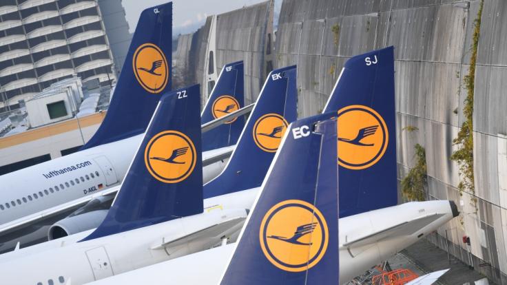 Mitten in der Feriensaison kommen auf die Lufthansa und ihre Kunden Streiks der Flugbegleitergewerkschaft Ufo zu.