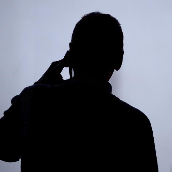 Betrüger nutzen Telefongespräche, um Opfer in Vertragsfallen zu locken - ohne echten Vertragsschluss.