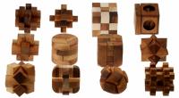 Edles Holz statt Plastik: Diese Geduldsspiele sind eine wahre Augenweide.