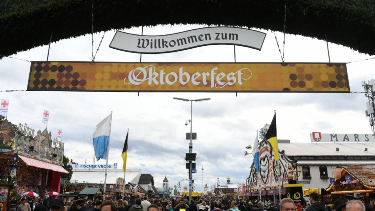 Ein Mann wurde nach seinem Oktoberfest-Besuch niedergestochen. Die Polizei sucht nun fieberhaft nach dem T&auml;ter. (Foto)
