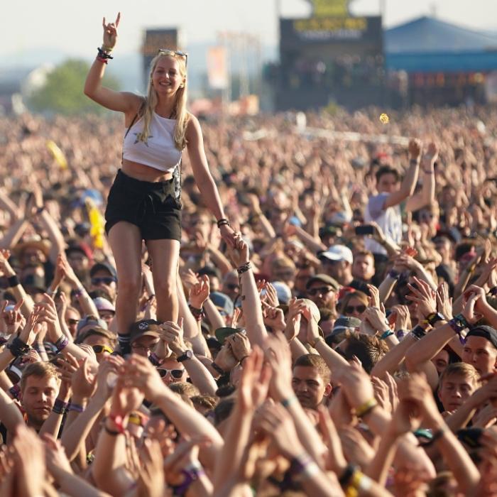 Alle Infos zum Line-Up, Programm, Headlinern und Stream hier