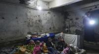 Kinder spielen in einem Bunker in Mariupol.