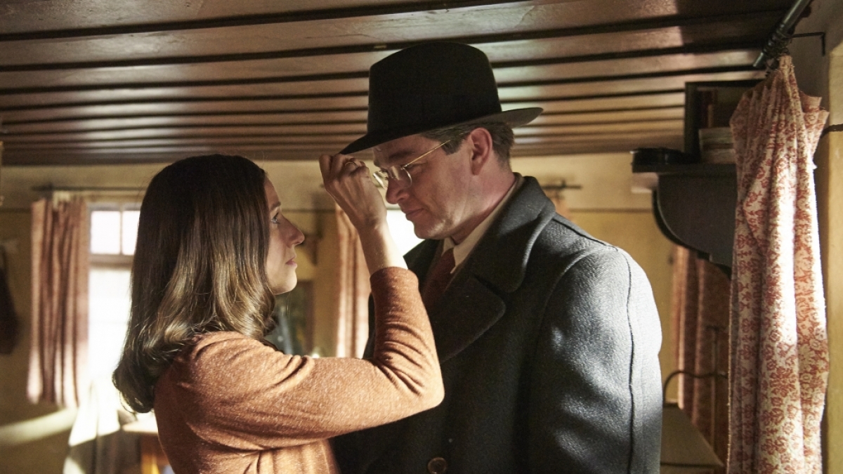Richard (Ronald Zehrfeld) ist einige Jahre nach Kriegsende zu Claire (Johanna Wokalek) zur&uuml;ckgekehrt. F&uuml;r das Ehepaar beginnt nun eine schwierige Zeit der Ann&auml;herung. (Foto)