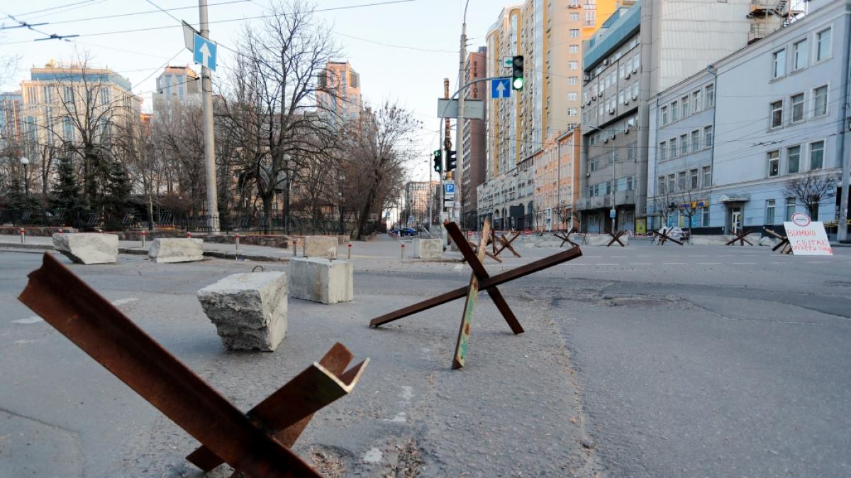 Panzerabwehrsperren in Kiew (Foto)
