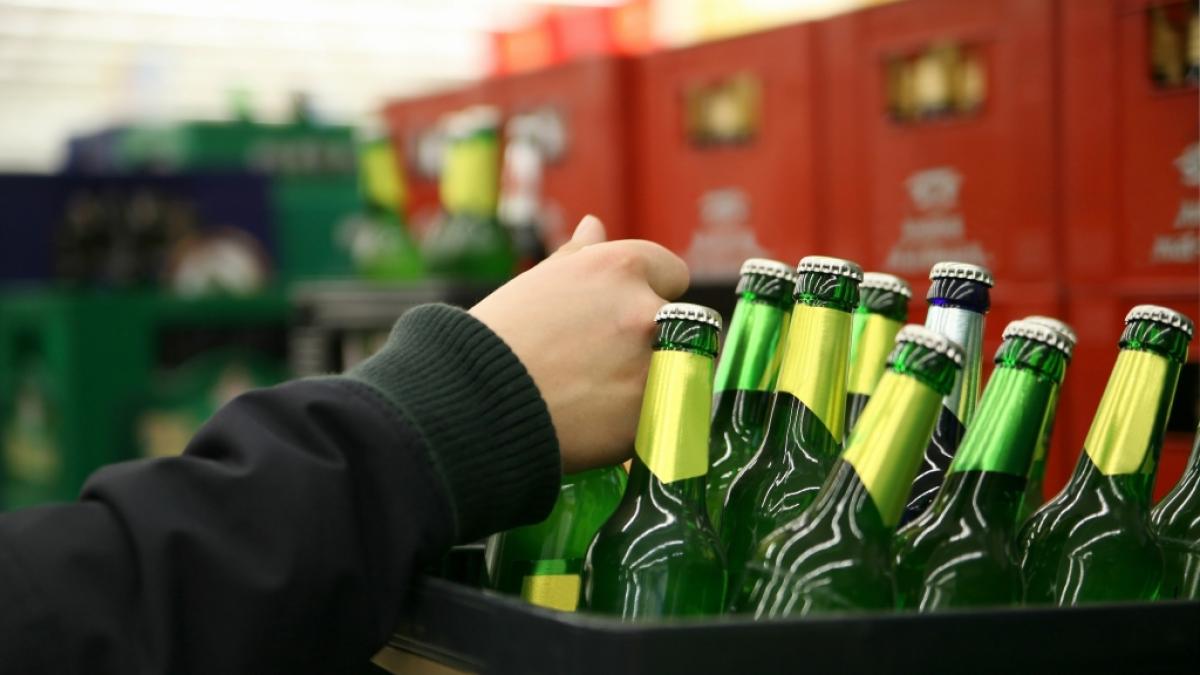Brauer fordern zehn Euro Pfand f&uuml;r einen Kasten Bier. (Symbolfoto) (Foto)