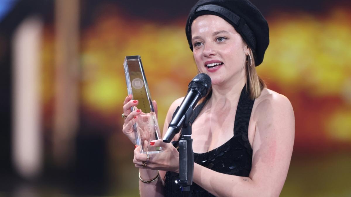 Die Schauspielerin Jella Haase bekam den Deutschen Fernsehpreis 2023 f&uuml;r "Kleo" als Beste Schauspielerin. (Foto)