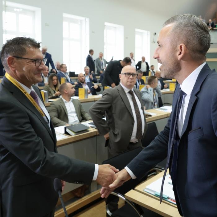 Verhandlungen mit Russland gefordert – Friedensantrag sorgt für Wirbel