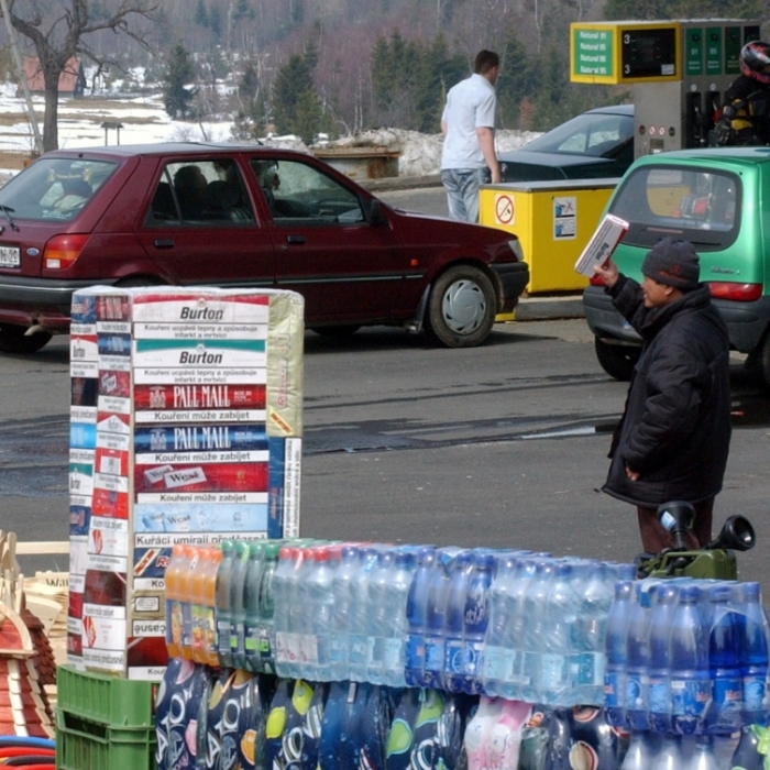 Sprit 43,9 Cent billiger! Deutsche Tank-Touristen überrollen Tschechien