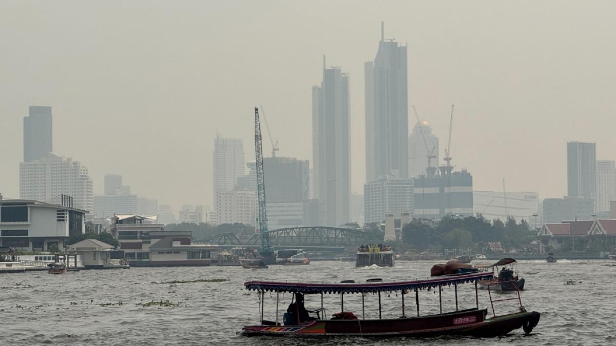 Eine dichte Decke aus Smog liegt &uuml;ber Bangkok. Besonders in Ostasien erkranken immer mehr Nichtraucher an Lungenkrebs. (Foto)