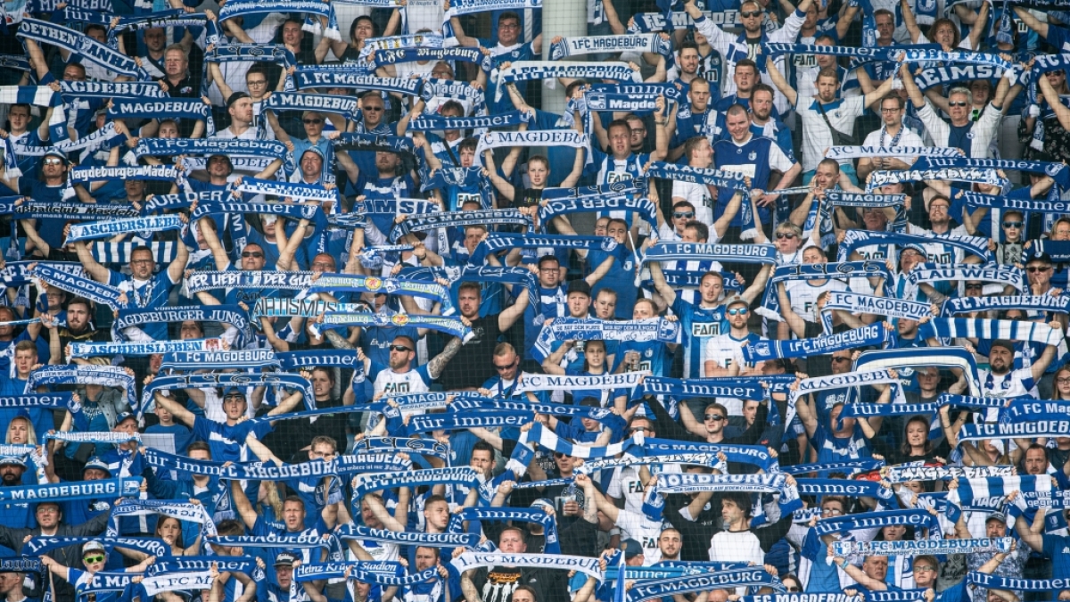 Auf der Trib&uuml;ne zeigen die Fans, dass sie hinter dem 1. FC Magdeburg stehen. (Symbolbild) (Foto)