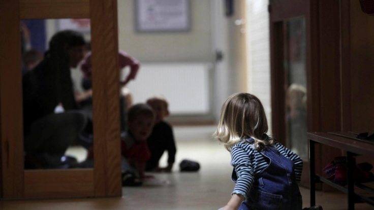 Spielen in der Kita: Schon hier versuchen Rechtsextreme Einfluss zu nehmen - etwa mithilfe von Kinderbüchern.