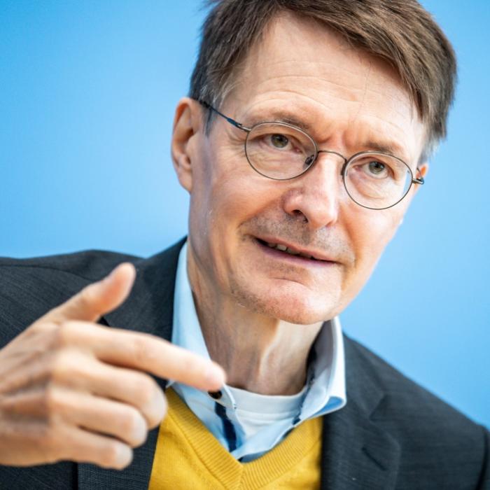 Impfkampagne und Maskenpflicht! Twitter tobt nach Gesundheitsminister-Pressekonferenz