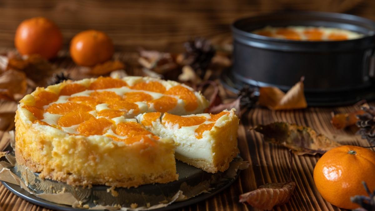 Quarkkuchen mit Orangen passt in jede Jahreszeit. (Foto)