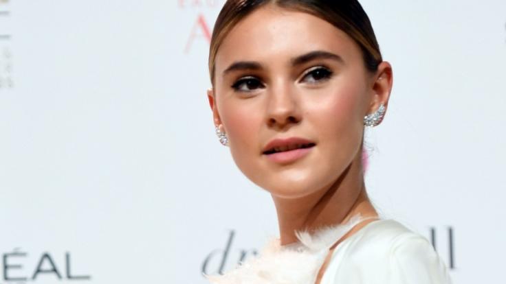 Stefanie Giesinger zeigt sich nur knapp bedeckt.