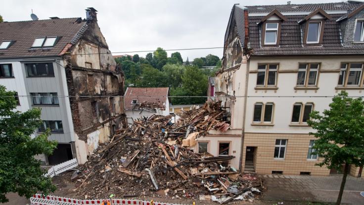 Ein Wohnhaus in Wuppertal liegt in Schutt und Asche.